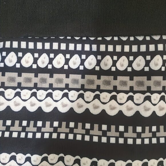 Travel Passions - Black and White Color Block Printed Dress - Picture 7 of 8